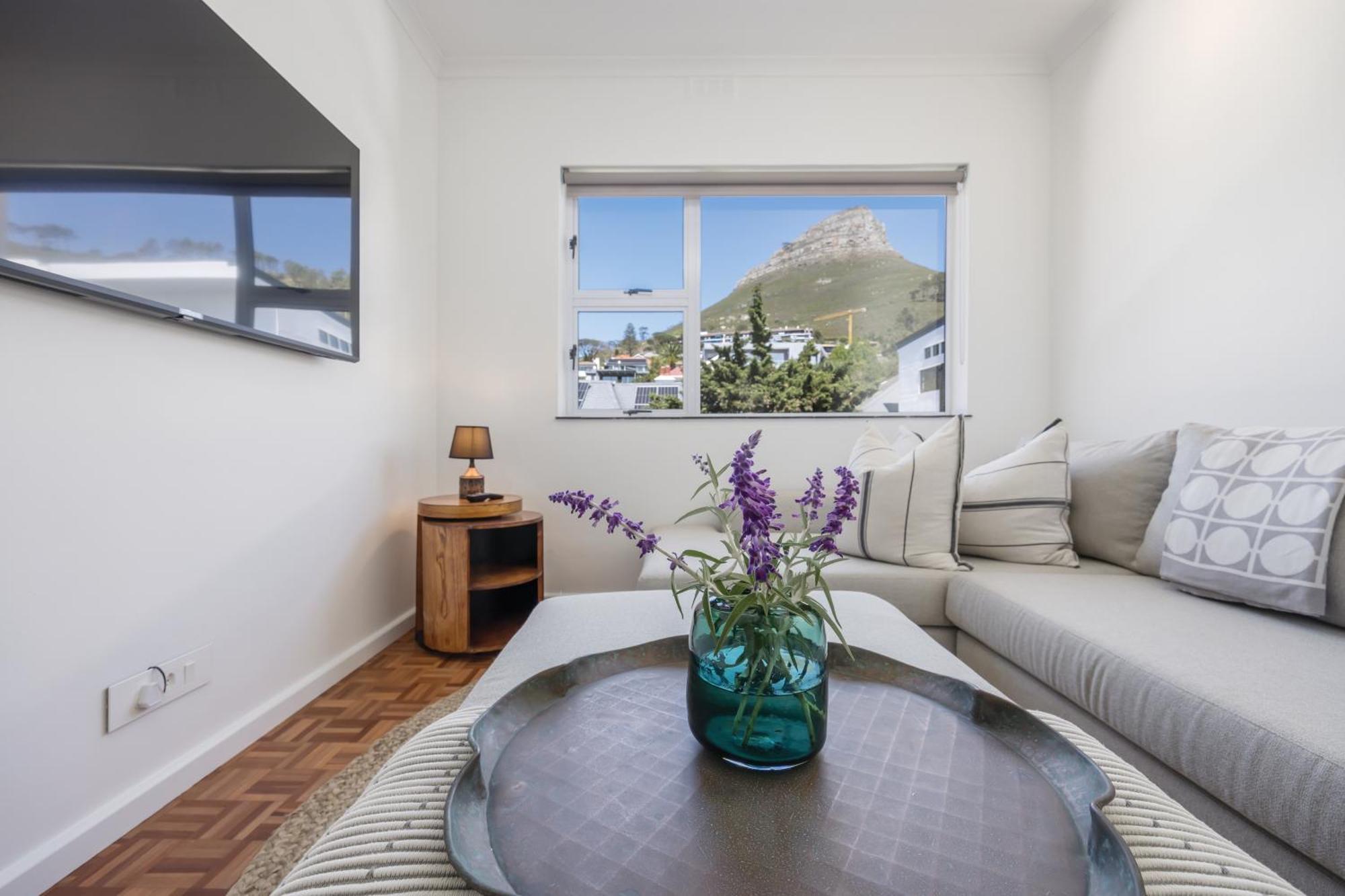 Tamboerskloof Luxury Apartment. *